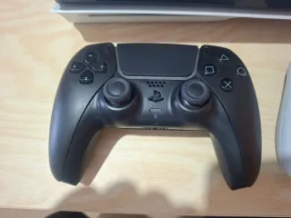 PS5 Física (con caja) + 2 Mandos + 7 Juegos