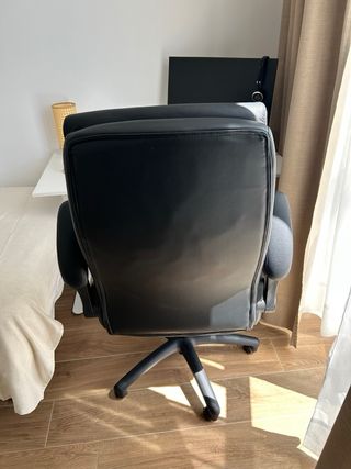 Silla de oficina JYSK polipiel negra