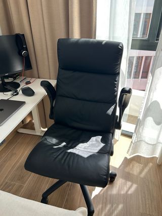 Silla de oficina JYSK polipiel negra