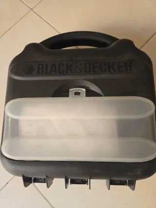 Lijadora Black+Decker + maletín y lijas