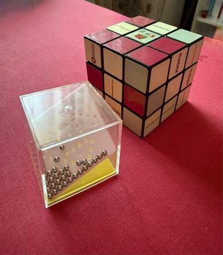 Cubo Rubik e rompicapo con sfere