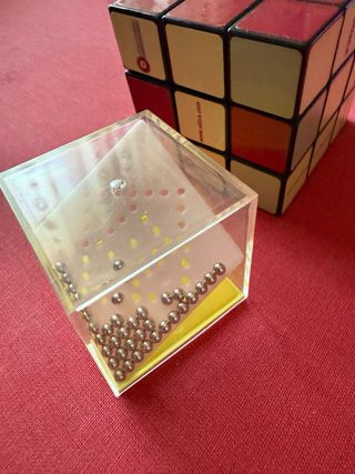 Cubo Rubik e rompicapo con sfere