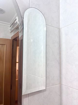 ESPEJO DE BAÑO TRIPTICO CON FORMA DE ARCO.