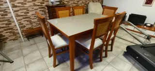 Mesa Comedor Cristal y 6 Sillas Madera Caña