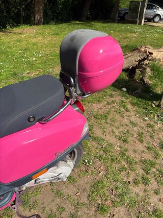 Piaggio Vespa LX 50 Rosa