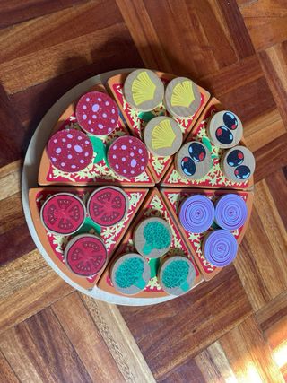 Cocinita de madera con accesorios