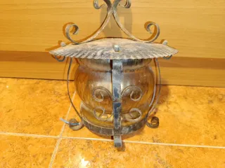 Applique antico in ferro battuto e cristallo