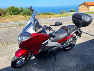 Honda Integra 700 Maxi Scooter granate