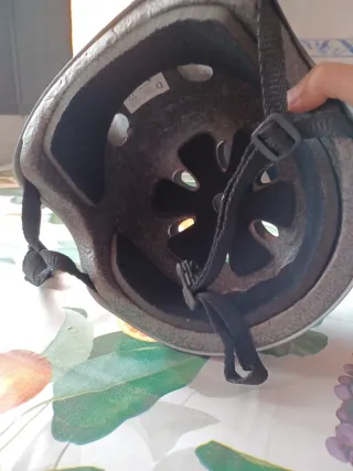 Casco para patinete negro