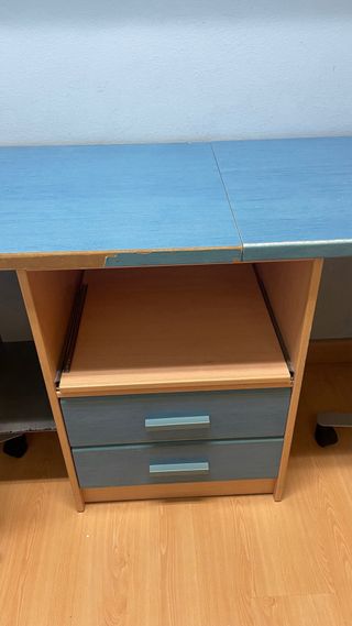 Scrivania angolare blu e legno