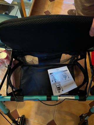 Andador con ruedas y asiento NUEVO – Muy poco uso