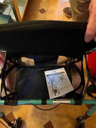 Andador con ruedas y asiento NUEVO – Muy poco uso