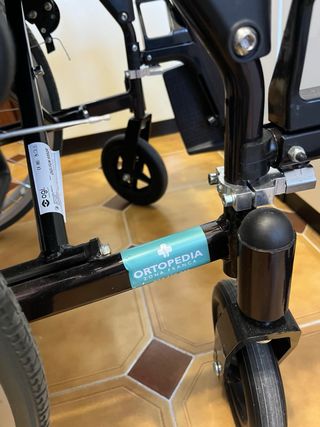 Andador con ruedas y asiento NUEVO – Muy poco uso