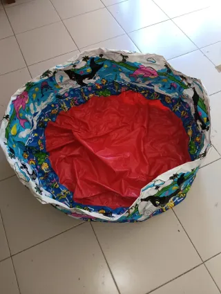 Piscina hinchable infantil de 100cm de diámetro.