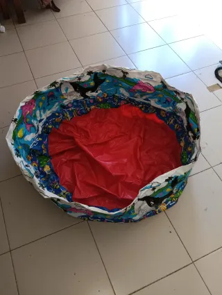 Piscina hinchable infantil de 100cm de diámetro.