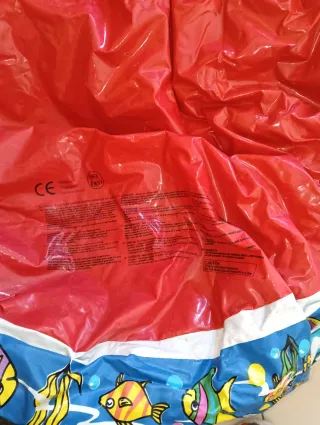 Piscina hinchable infantil de 100cm de diámetro.