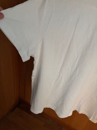 Camiseta blanca con apliques florales Talla L