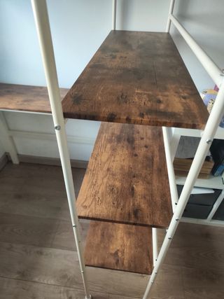 Litera con escritorio blanco y madera