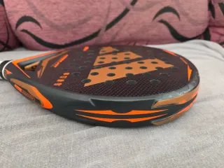 Pala Adidas Arrow Hit Carbon Control 2026