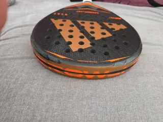 Pala Adidas Arrow Hit Carbon Control 2026