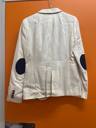 Americana El Ganso Blanca con coderas