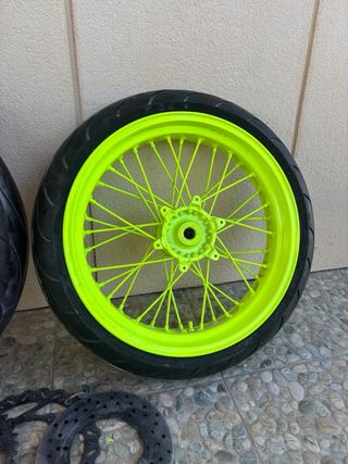 Ruedas Supermotard (2) Neumáticos y Llantas