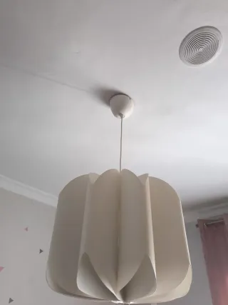 Lámpara de papel blanca