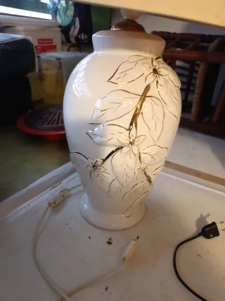 Lámparas antiguas de cerámica y cristal