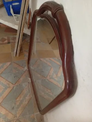 Espejo antiguo madera maciza y cristal biselado.