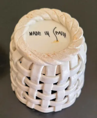 Portavasi vintage in ceramica bianca a forma di cesta