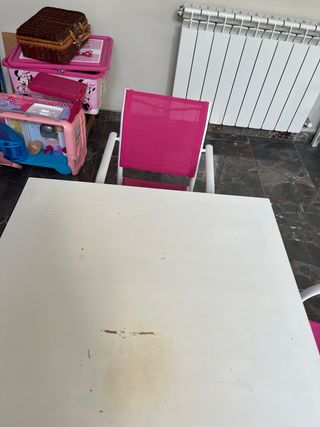 Mesa infantil y 3 sillas (solo Jaén)