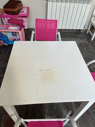 Mesa infantil y 3 sillas (solo Jaén)