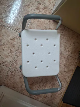 Taburete Ducha Asiento Blanco y Gris