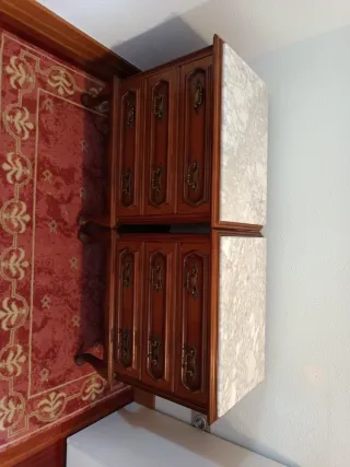 Mesilla de noche de madera con 3 cajones