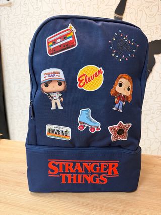Mochila Stranger Things Azul y Roja