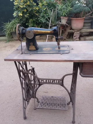 Máquina de coser Singer antigua