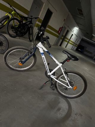 Bicicleta infantil Rockrider blanca
