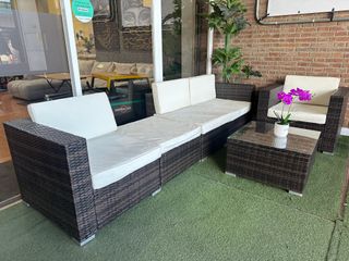 Sofá  + sillon + mesa de ratan