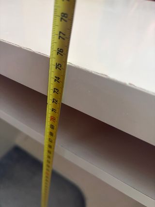 Escritorio blanco con ruedas