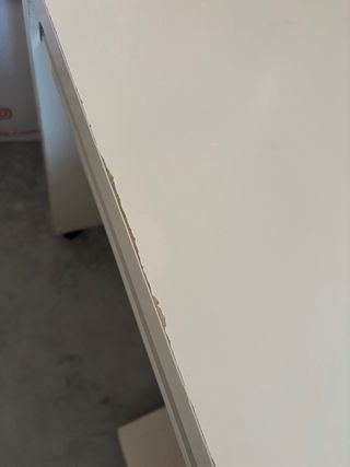 Escritorio blanco con ruedas