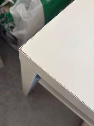 Escritorio blanco con ruedas