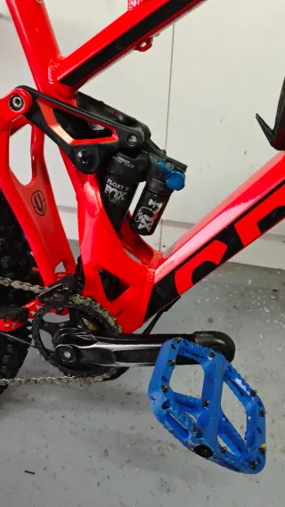 Bici MTB Enduro Roja