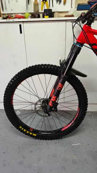 Bici MTB Enduro Roja