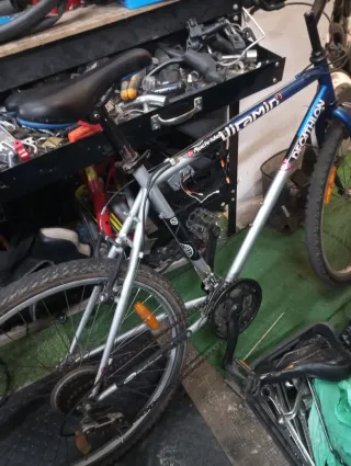 Bicicleta Urbana Azul y Plata