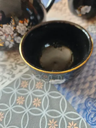 Set da tè nero con dettagli dorati