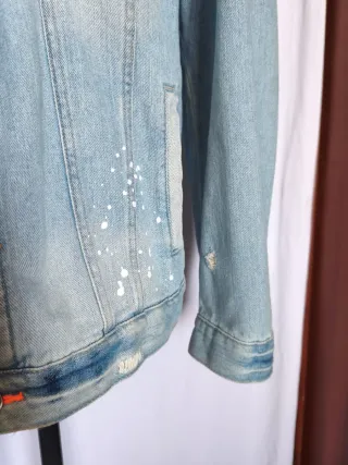 Giacca di jeans con cappuccio e schizzi