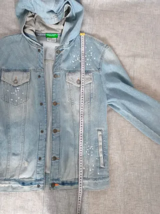 Giacca di jeans con cappuccio e schizzi