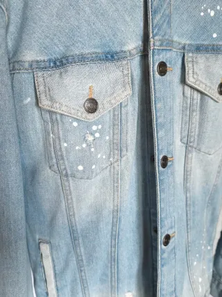 Giacca di jeans con cappuccio e schizzi