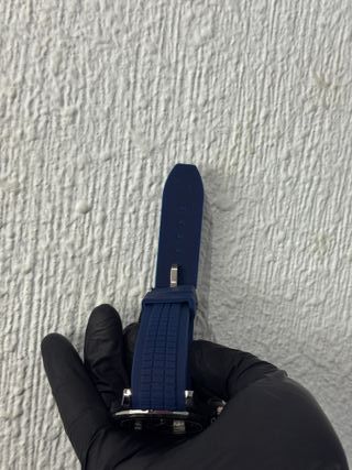 Reloj deportivo elegante con correa azul