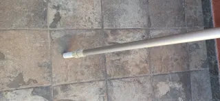 Pértiga extensible para piscina con recogehojas